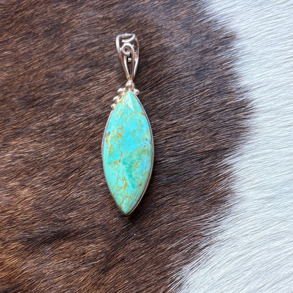 Elegant Turquoise Pendant Necklace